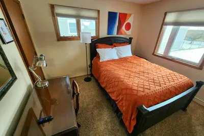 Image de Cedar House // 3-bed house, fenced yard, ramp entrance, 2. 5 mi to Mayo Clinic