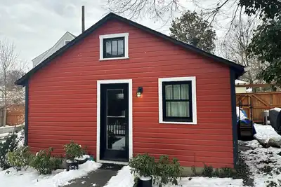 Image de Charming cottage in Safe and Quiet Palisades of Nw Washington Easy Trip Downtown