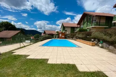 Image de Appartement 4 étoiles orienté plein sud – Belle Vue Lac – 300m du Lac – Piscine