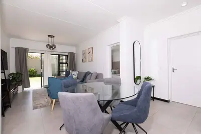 Image de Belo Canto 2 bed 2 bath Backup Power Fourways