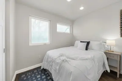 Image de Spacious 4-bedroom townhome in charming Bryan