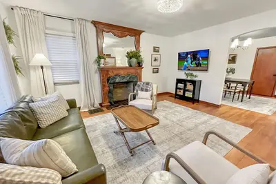 Image de Garden Suite - Sauna + King Bed! -Central location