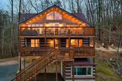 Image de 3200 Sqft Massive Mountain Monster w/ a View!
