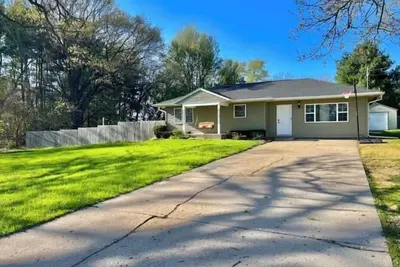 Image de Countryside Charm : 3br, 2ba + 1 Acre Of Land