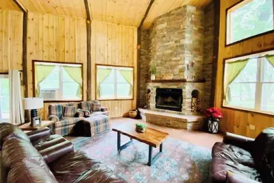Image de Massive 5 Bed Waterfront Cozy Cabin Getaway!