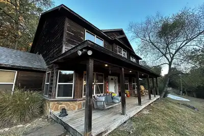 Image de Spacious 5-bedroom cabin serene 40 acre retreat