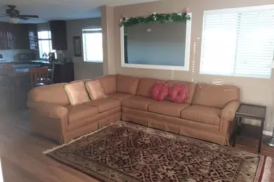 Charming 2-bedroom cottage in Fallbrook, Ca with Tv, WiFi, and Ac.