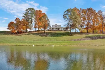 Image de Luxury French Inspired Farmhouse