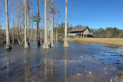 Image de Charming 3-bedroom cabin with WiFi, Ac on Escatawpa River in Lucedale Ms
