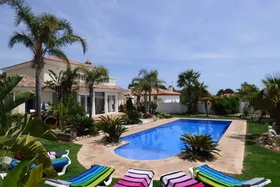 Villa Harley For 14 Persons With Large Pool