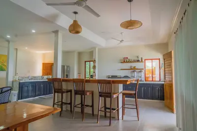 Image de Driftwood Suite: A View to Savor