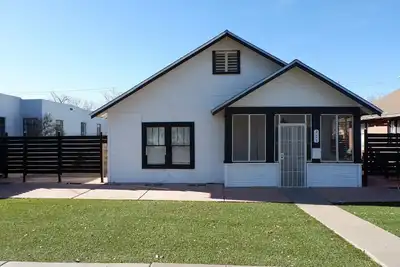 Image de Bricklight District Modern Cottage