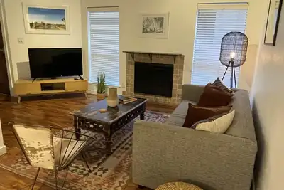 Image de Secluded Th in Dt Austin! Just a 5min walk to Palmer Ctr!