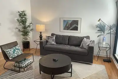 Image de Spacious 2br Townhome Pets Ok + Parking!