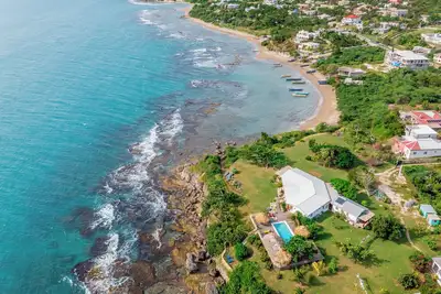 Image de Mbira Villa Offering Expansive Views with Seaside Location. Perfect!