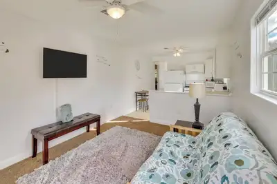 Image de 14 Mi to Montgomery: Quaint Couple's Apartment