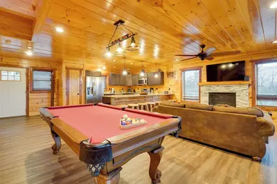 Image de Hot Tub, Game Room & Mtn Views: Sevierville Cabin