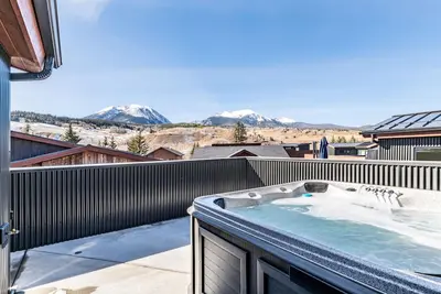 Luxury Home w Views & Rooftop Hot Tub Along River\n\n