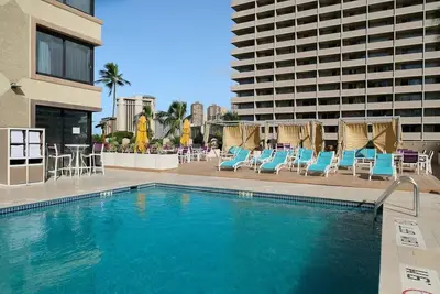 Image de Two Queen Beds | Holiday Inn Express | Steps Away from the Waikiki Beach