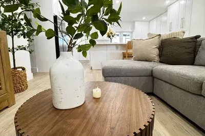 Image de Charming 6-bedroom farmhouse w\/ Tiki Hut, Pickleball, Volleyball Baseball courts