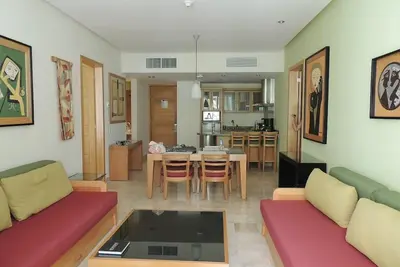 Image de Enjoy with your family group in a two-bedroom suite.