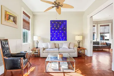 Image de Starland District - Spacious 2-Bedroom Haven