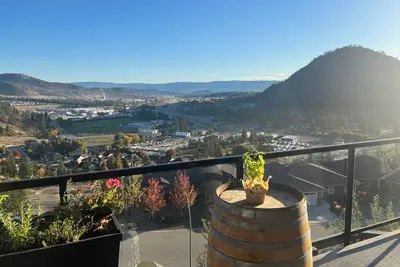 Image de Luxury Retreat in Shannon Lake – Spacious & Fully Furnished