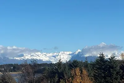 Image de Glacier Suite, Beach Walk Inn, Upper Level Unit\nFEATURING Homer'S Fantastic View