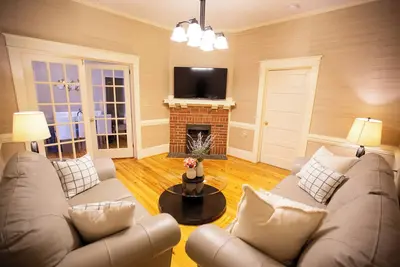 Image de Spacious 4-Bedroom, 2-Bath Home in the Heart of Greenwood