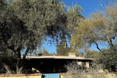 Image de 3 Br adobe home, horse friendly, pool, jacuzzi, pet friendly.