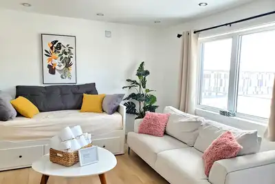 Image de Charmant Refuge près de Montréal : 7 Places, Animaux Acceptés, Parking Gratuit!