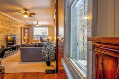 Image de Classy 3 Bedroom Home, Sleeps 8, 25 min to Niagara