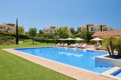 Image de Your Algarve escape awaits: 2-bed villa with a heated communal pool