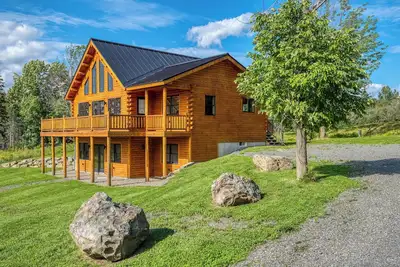 Image de Winterfell | Snowmobile, close to Saddleback, and Rangeley Lake Views!