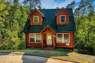Image de Gatlinburg 3/2 Perfectly Cozy Cabin for Your Next Adventure. Hot Tub, Fireplace.