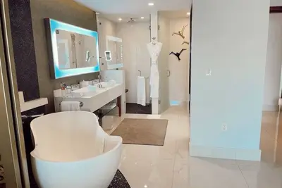 Image de Luxurious 2 Bedroom Suite located in 5-Star Diamond Resort