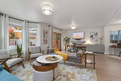 Image de Smart Stays Tailored for Work, Play, or Pause: Designer interior evoking comfort & cleanliness, river view, hot tub, fast wifi, full stock kitchen, Ac, close to downtown, public transportation & the Ferry - the perfect serene retreat. Discover more!