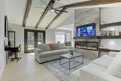 Image de New Charming 3br 2ba w/Modern Fireplace by Domain @ Q2 Stadium
