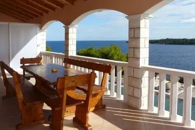 Image de Appartement de deux chambres prés de la plage Prizba, Korcula (A-23712-a)
