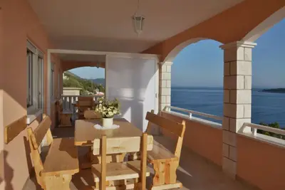 Image de Appartement de deux chambres prés de la plage Prizba, Korcula (A-23712-c)