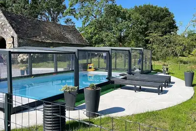 Image de Gîtes Guebernez La Chaumière 6\/Pers \nPiscine chauffée couverte maison typique