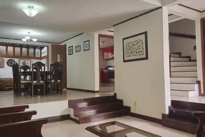 Image de House located in a residential area, 3 blocks away from Colosio Park.