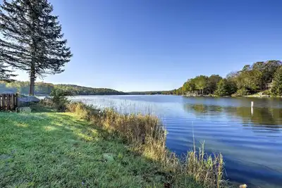 Image de Walk to Roaming Woods Lake: Home w/ Fire Pit!