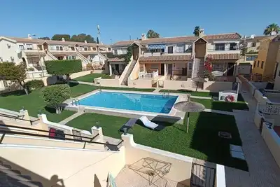 Cosy 2 bedroom apartment, pool, quiet area. . . Dogs allowed!