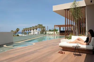 Unique 5br Villa, Elegant Design & Beach Bliss