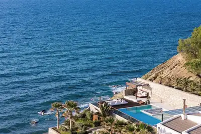 Sapphire Shores: Exclusive Beachfront Escape with Premium Comfort by etouri