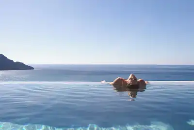 Your Hestia away from home: Elegant 6br Villa