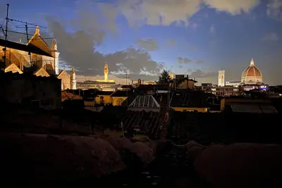 Image de Very central, in the heart of medieval Florence, small panoramic terrace.