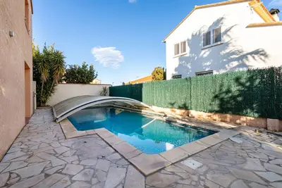Image de Villa 'Climatise Avec Grande Piscine' avec vue sur les montagnes, Wi-Fi et climatisation