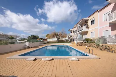 Image de Appartement Vista Alegre – Refuge Moderne avec Piscine Partagée